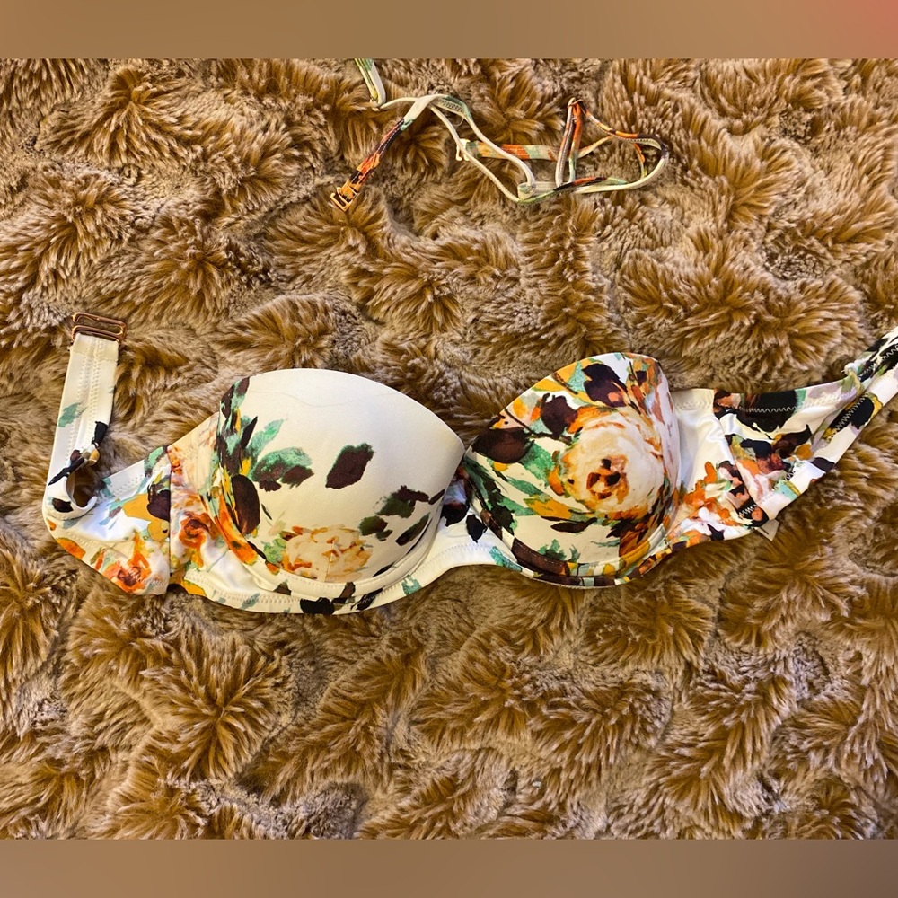 Like new Anthropologie floral print white bandeau bikini with detachable straps